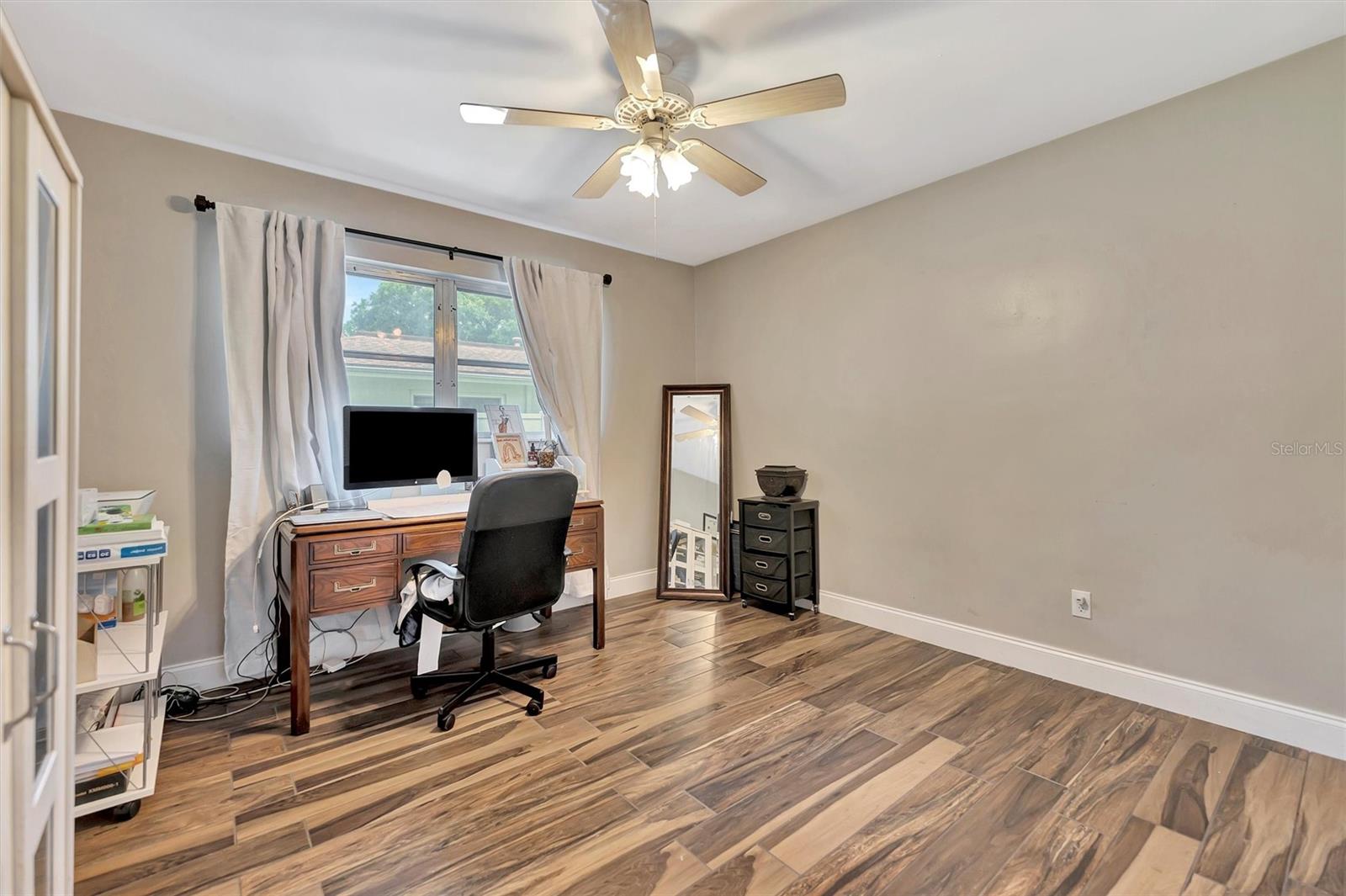 Listing photo id 25 for 8740 15th Street N