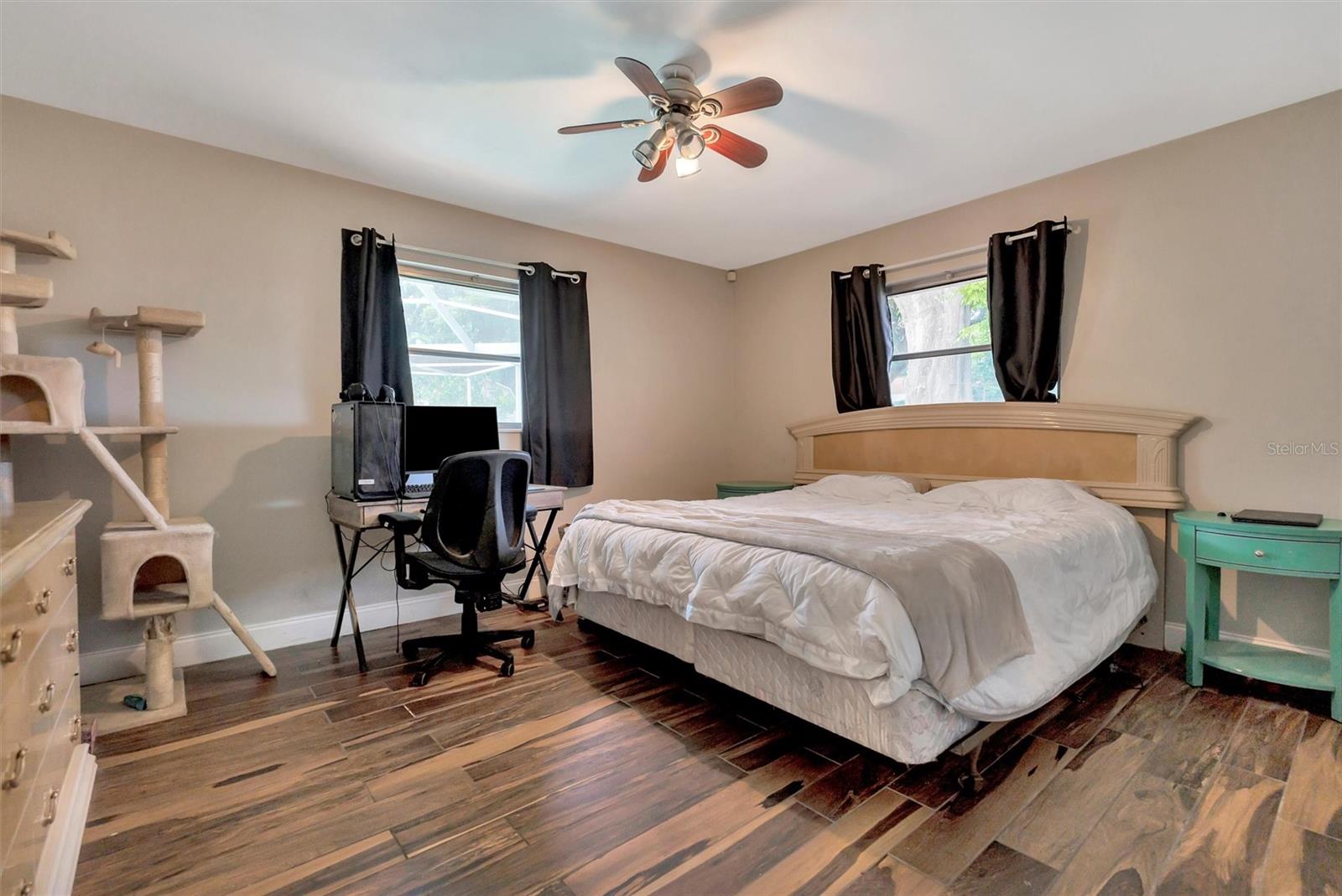 Listing photo id 26 for 8740 15th Street N