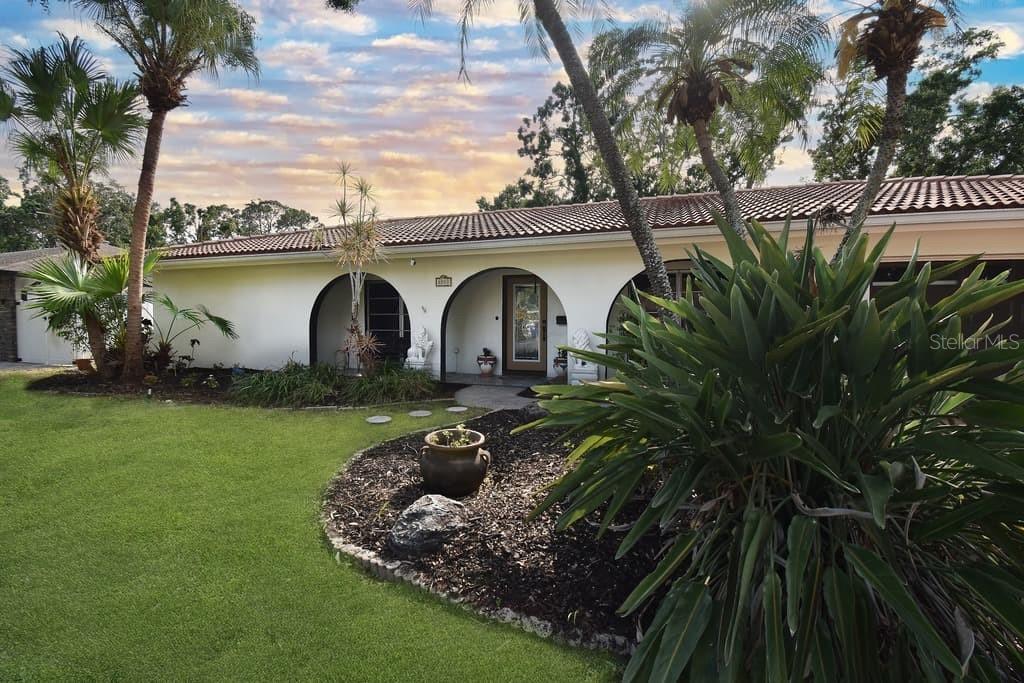 Listing photo id 1 for 8740 15th Street N