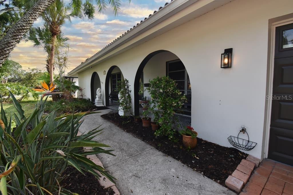 Listing photo id 36 for 8740 15th Street N