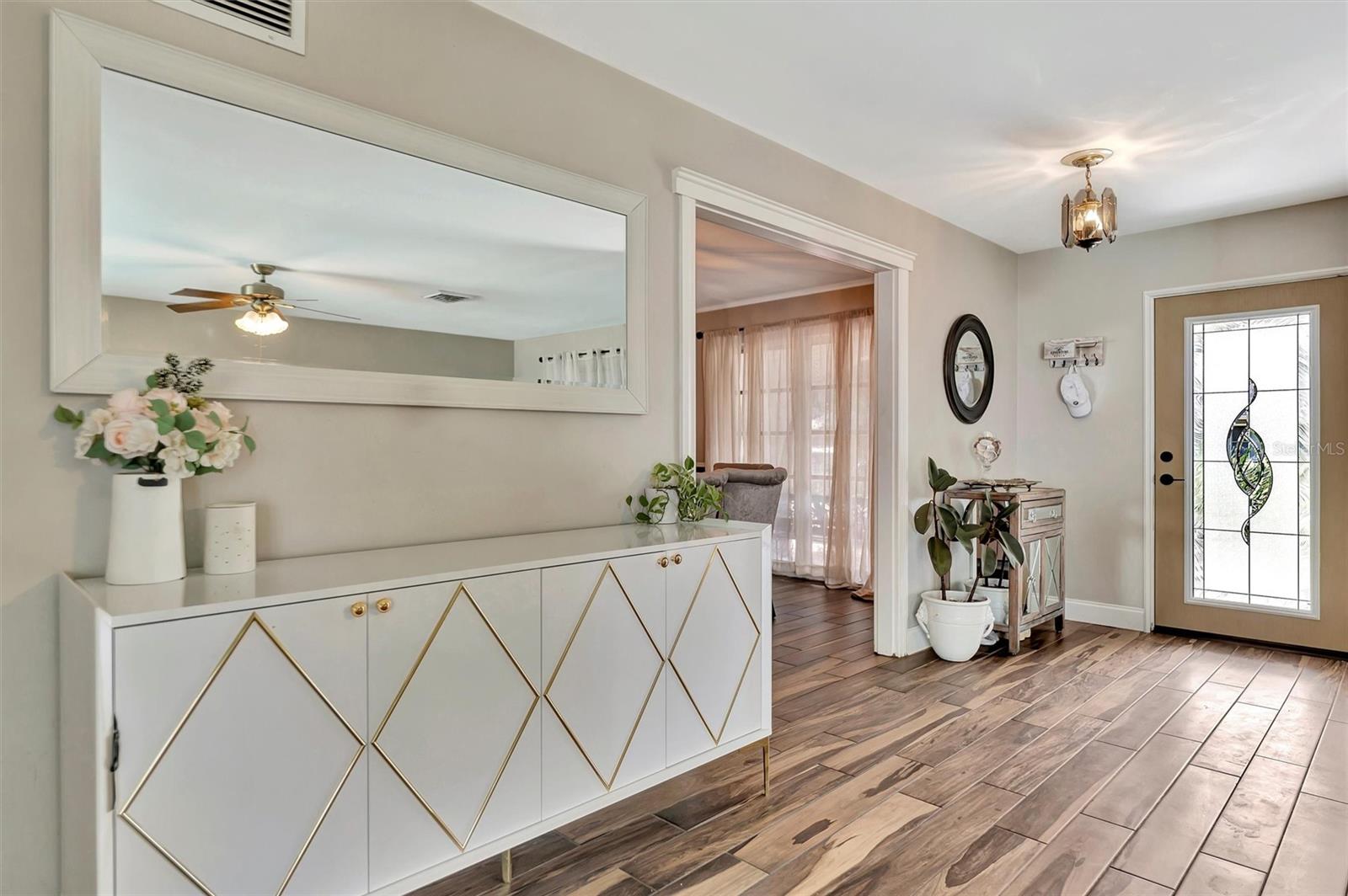 Listing photo id 4 for 8740 15th Street N