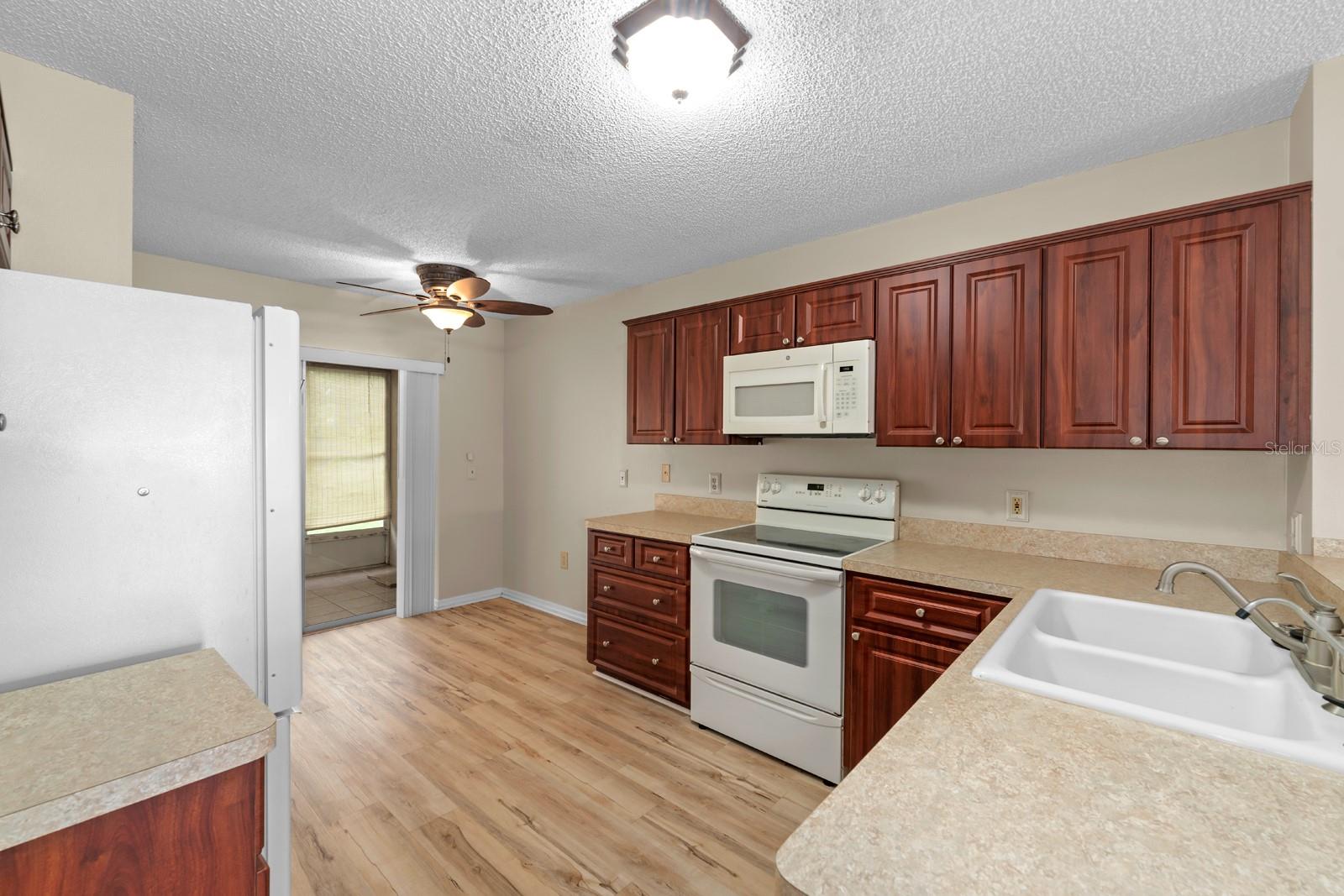 Image 6 of 37 For 7910 Hardwick Drive 717