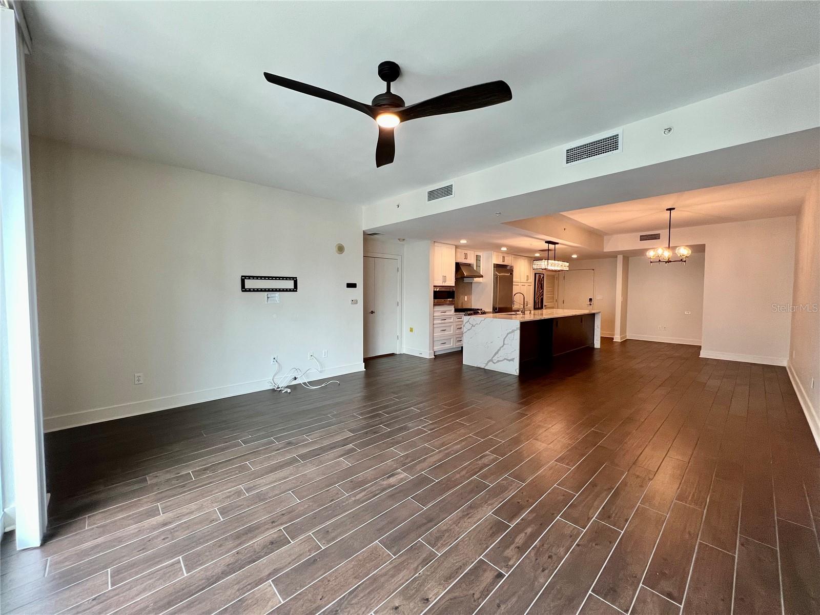 Image 15 of 32 For 1120 Kennedy Boulevard 411