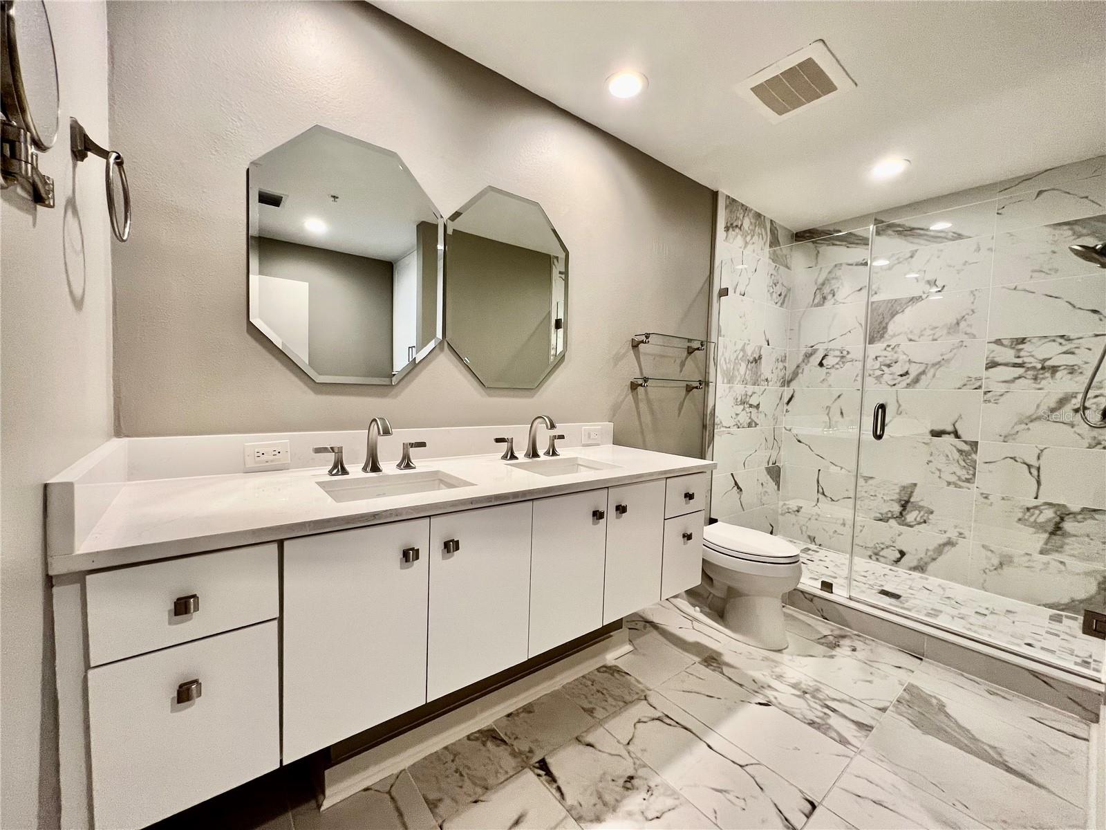Image 21 of 32 For 1120 Kennedy Boulevard 411