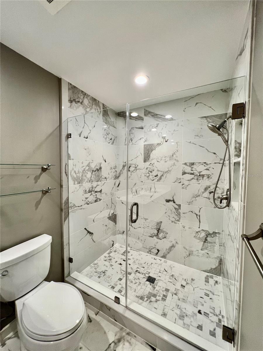 Image 22 of 32 For 1120 Kennedy Boulevard 411