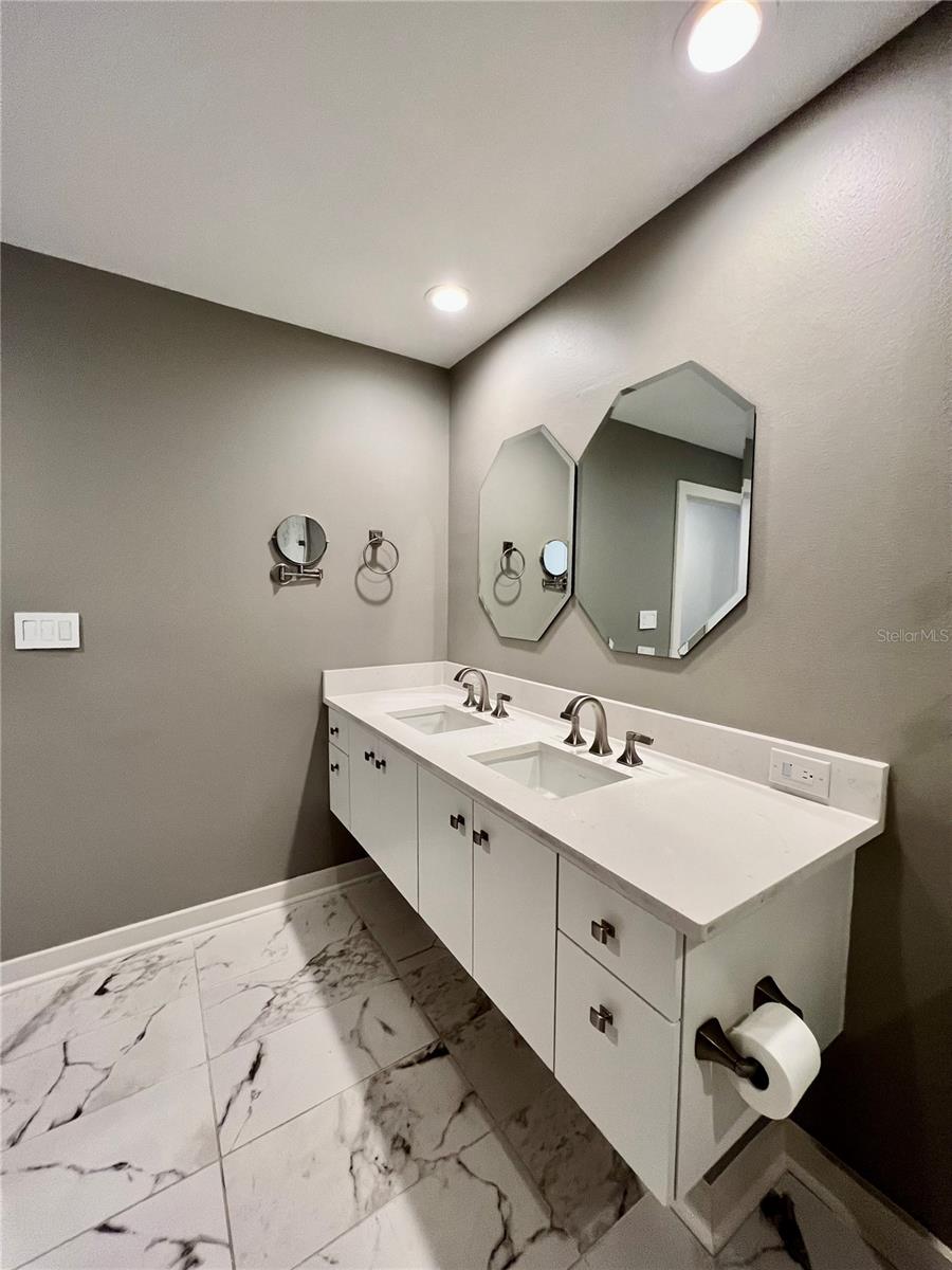 Image 23 of 32 For 1120 Kennedy Boulevard 411