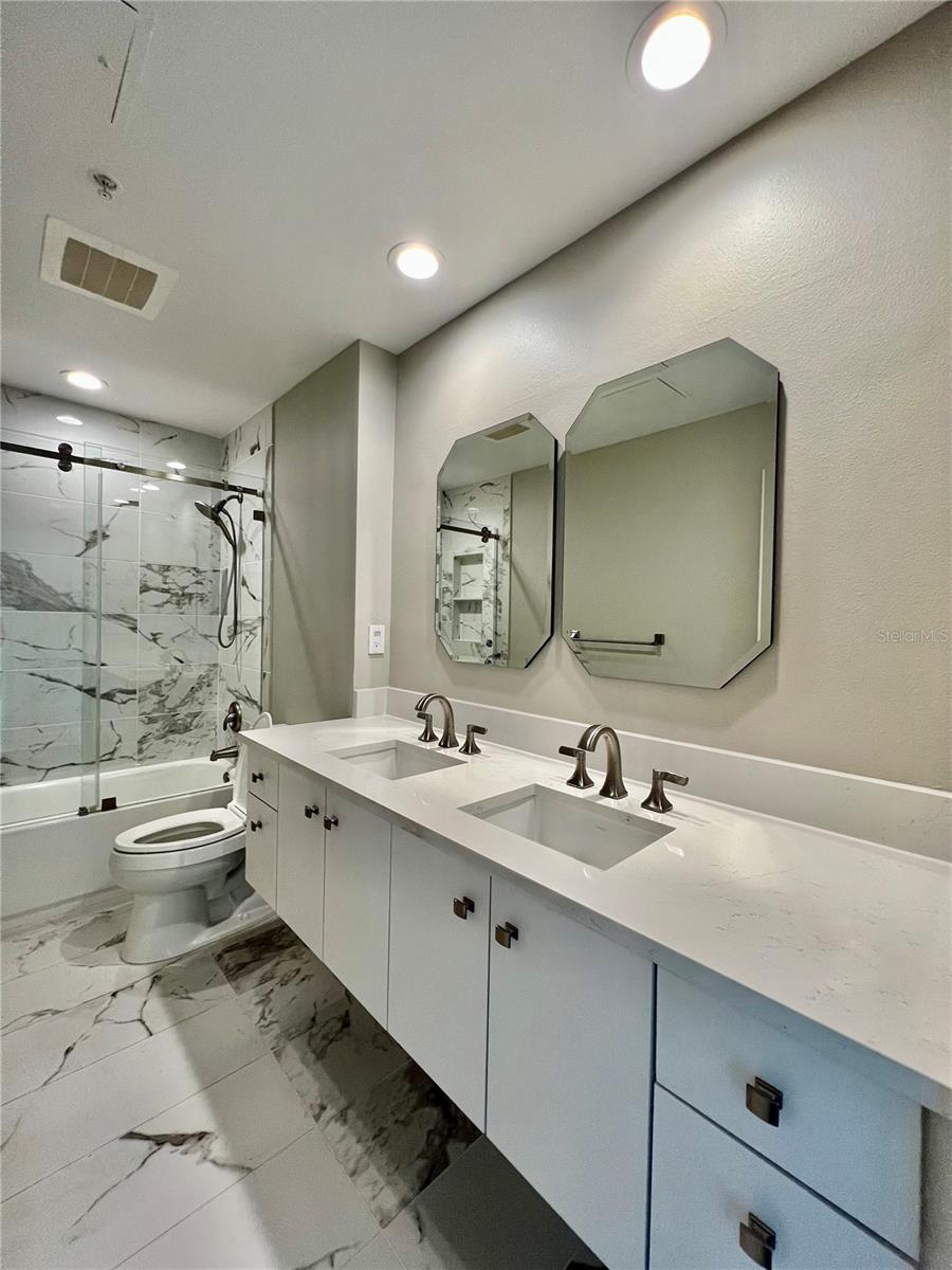 Image 29 of 32 For 1120 Kennedy Boulevard 411