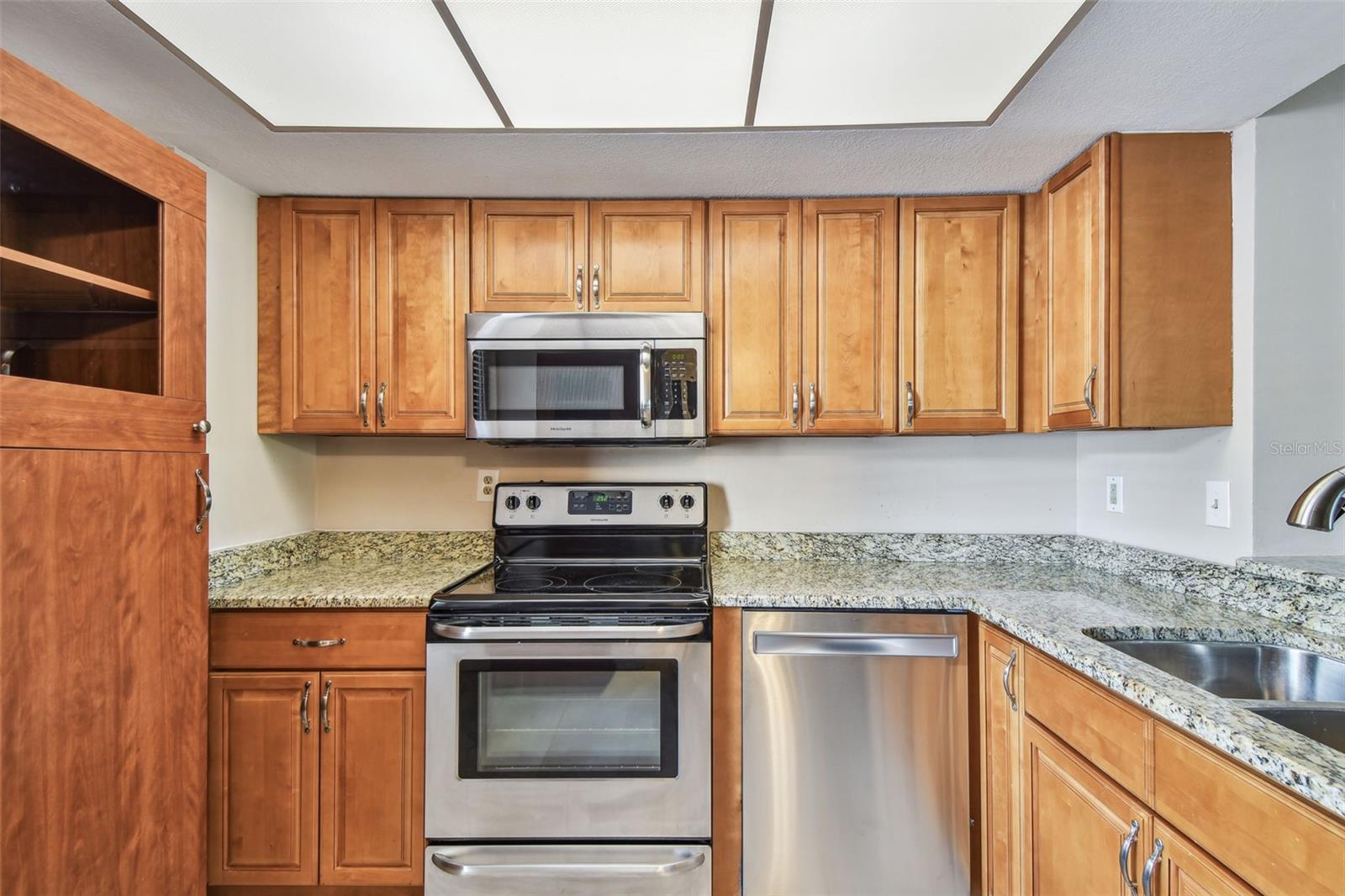 Image 10 of 90 For 13618 Greenfield Drive 105