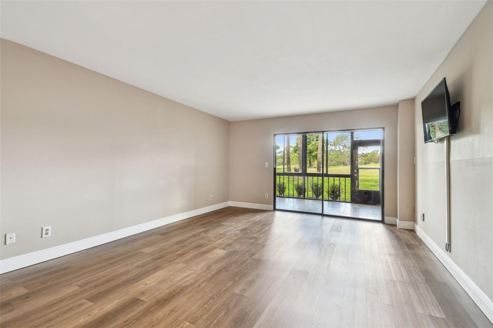 Image 14 of 90 For 13618 Greenfield Drive 105