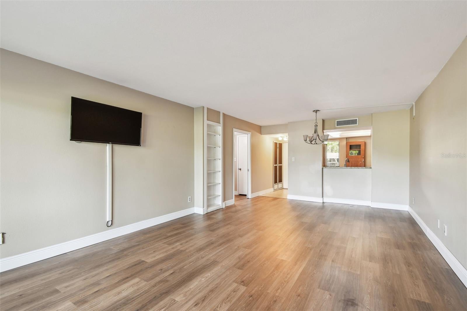 Image 15 of 90 For 13618 Greenfield Drive 105