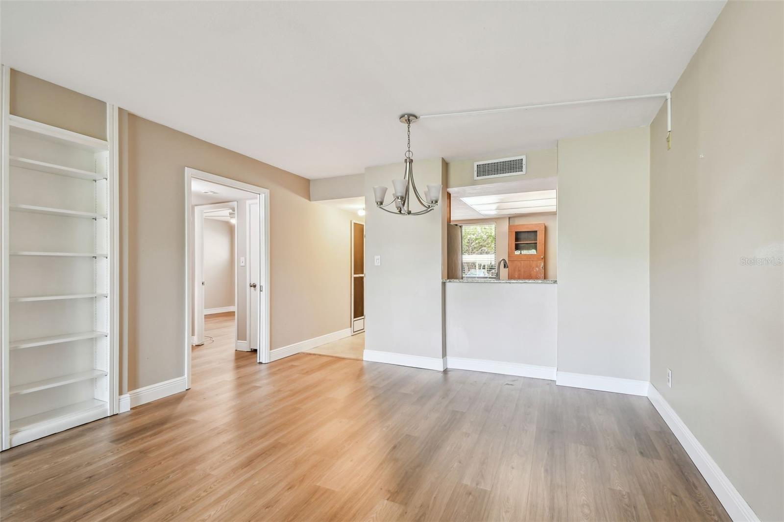 Image 16 of 90 For 13618 Greenfield Drive 105
