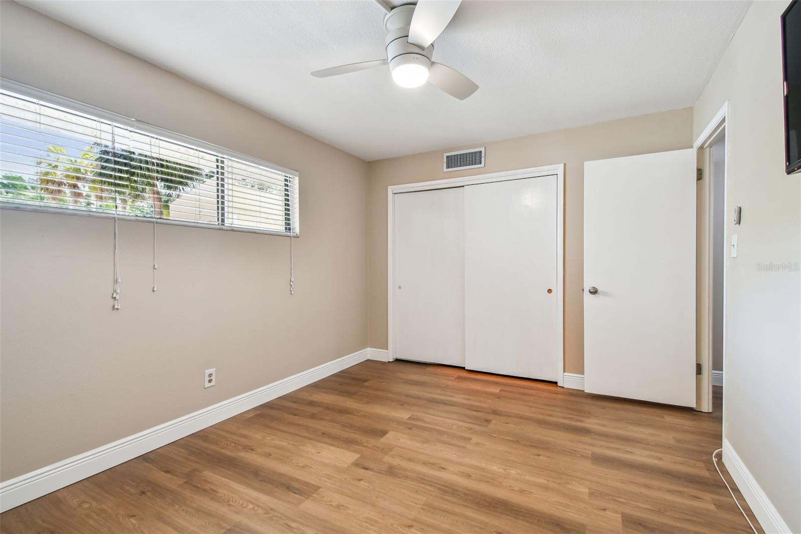Image 20 of 90 For 13618 Greenfield Drive 105