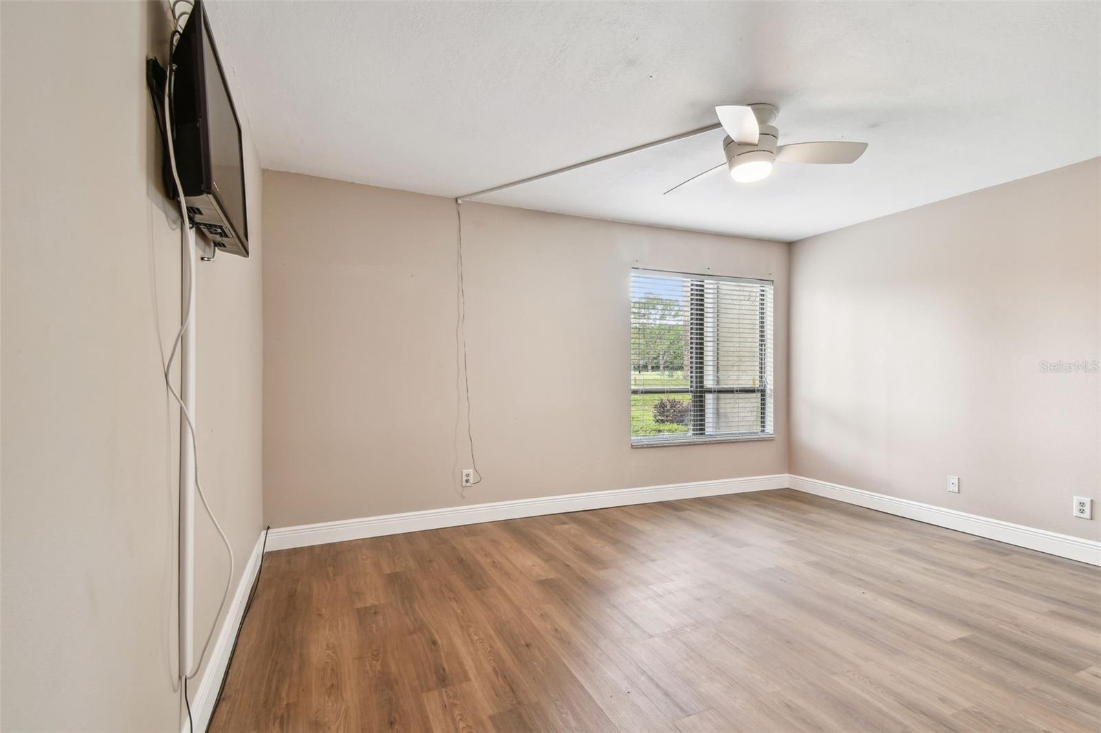 Image 23 of 90 For 13618 Greenfield Drive 105