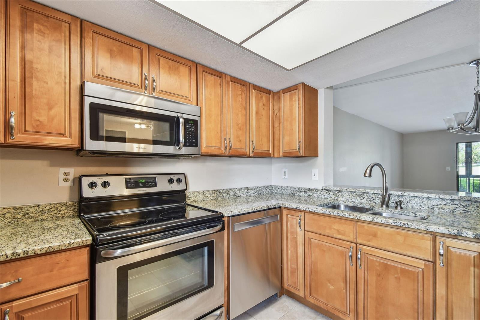 Image 8 of 90 For 13618 Greenfield Drive 105