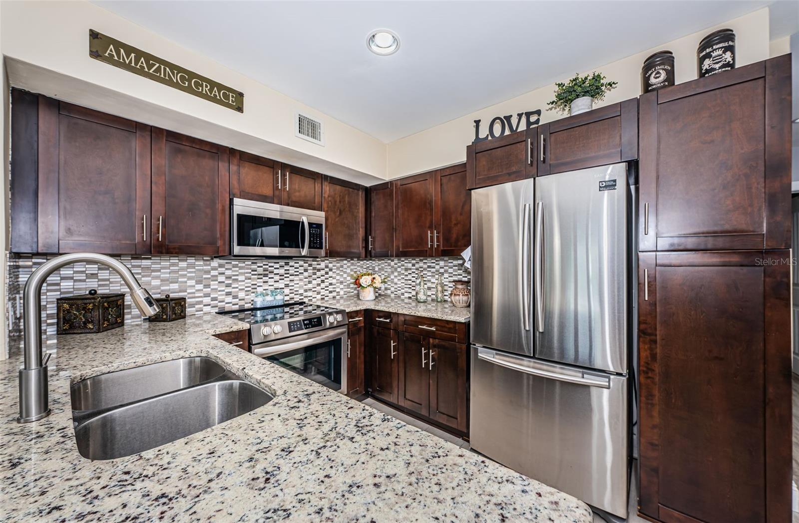 Image 13 of 41 For 5694 40th Terrace N 423