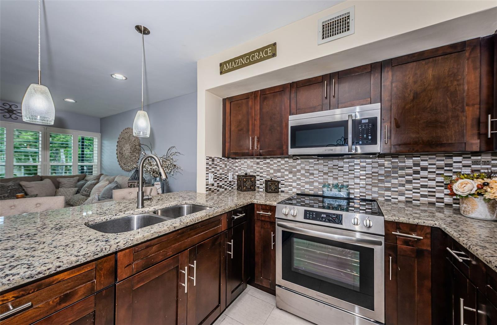 Image 15 of 41 For 5694 40th Terrace N 423