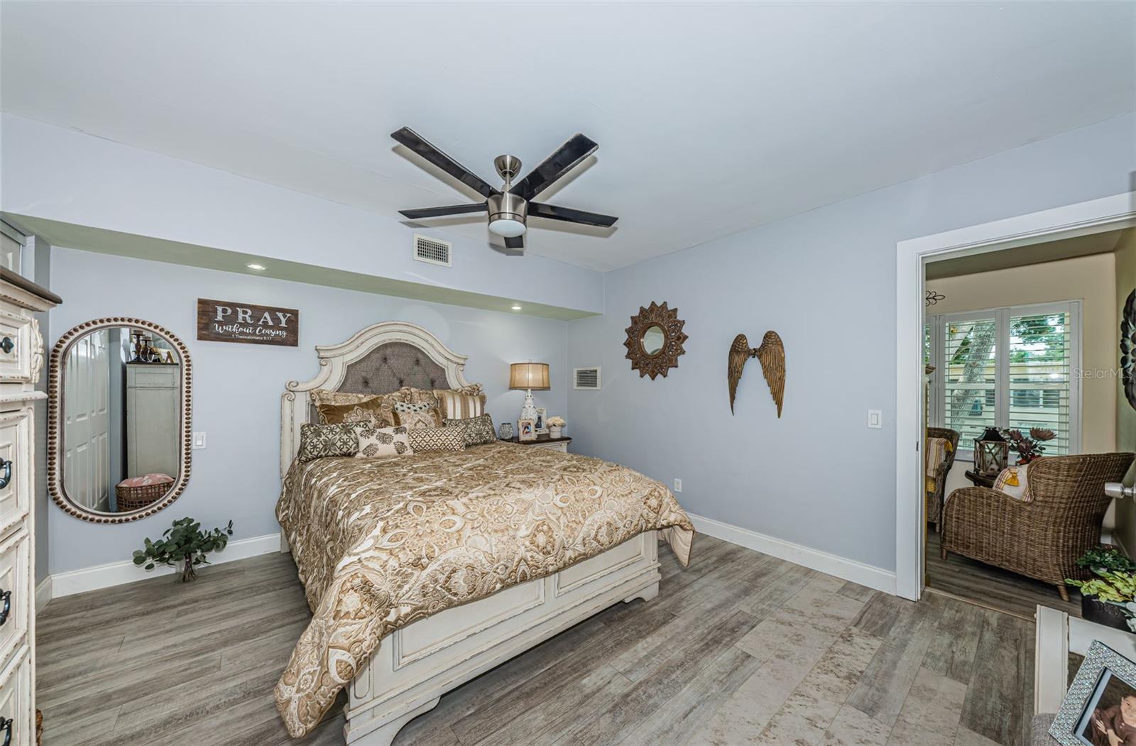 Image 17 of 41 For 5694 40th Terrace N 423