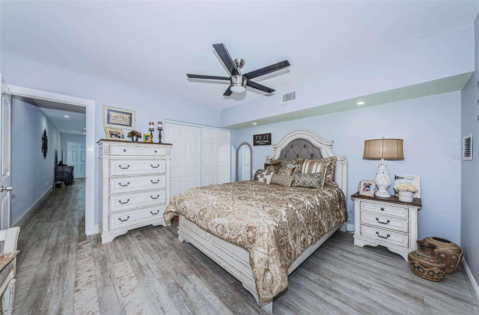 Image 18 of 41 For 5694 40th Terrace N 423