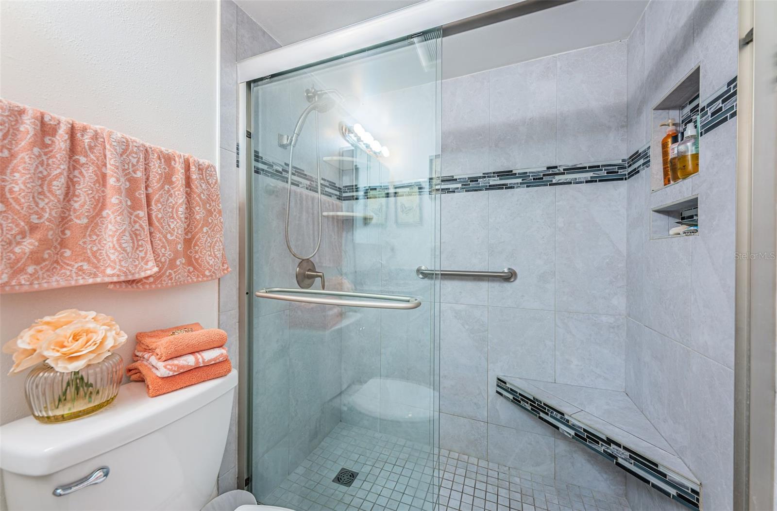 Image 21 of 41 For 5694 40th Terrace N 423