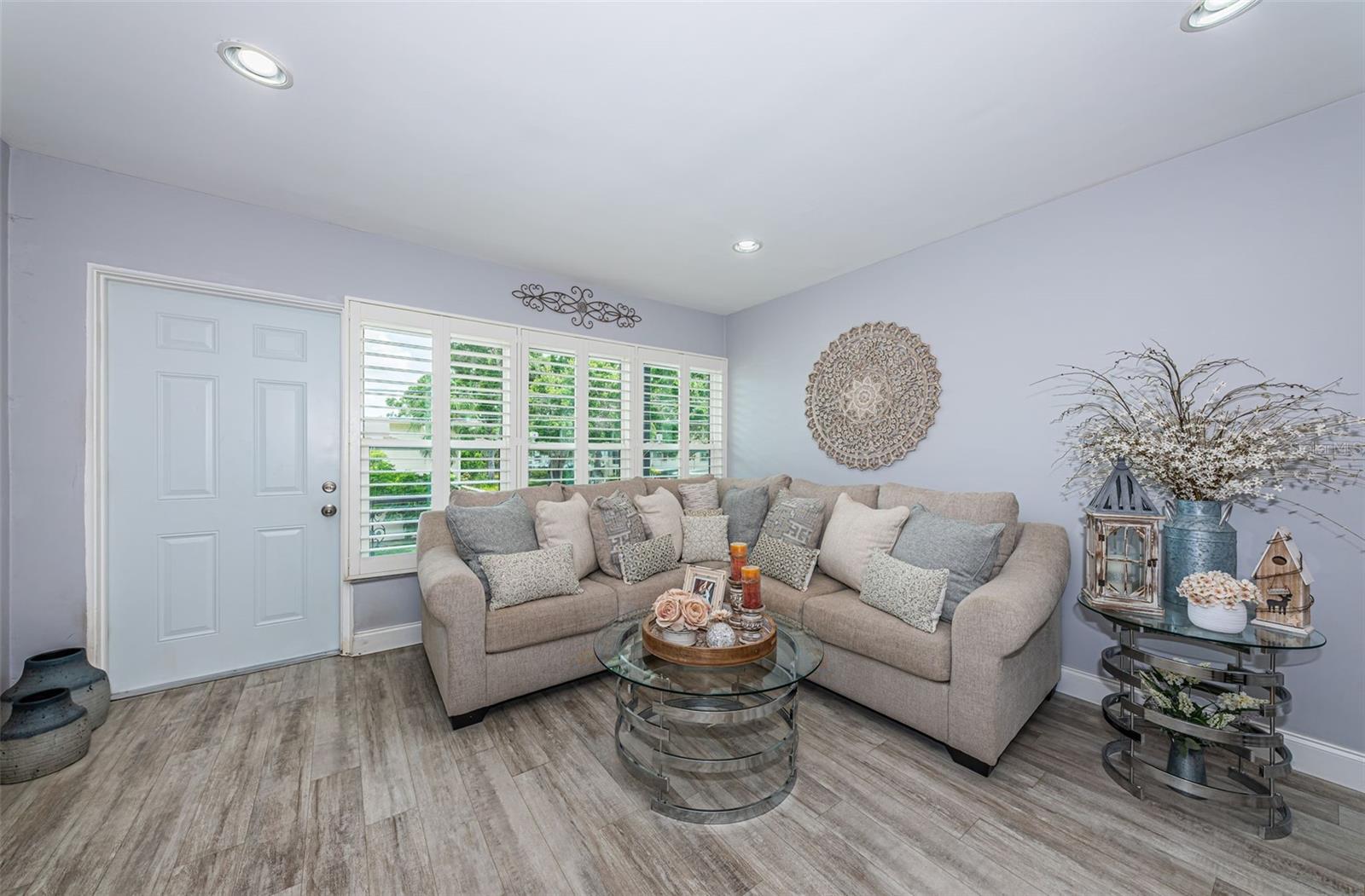 Image 7 of 41 For 5694 40th Terrace N 423