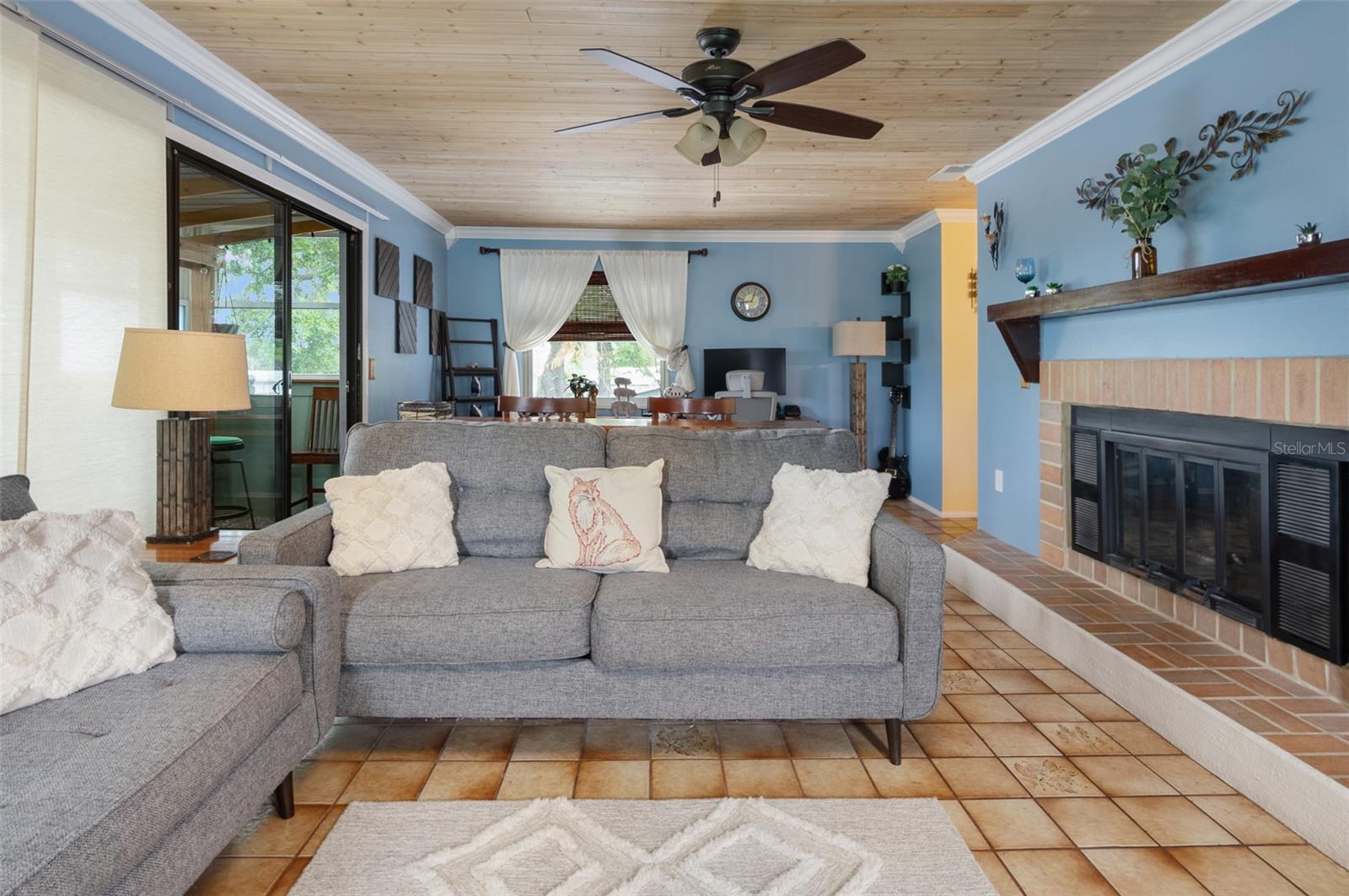Image 12 of 52 For 854 77th Avenue N