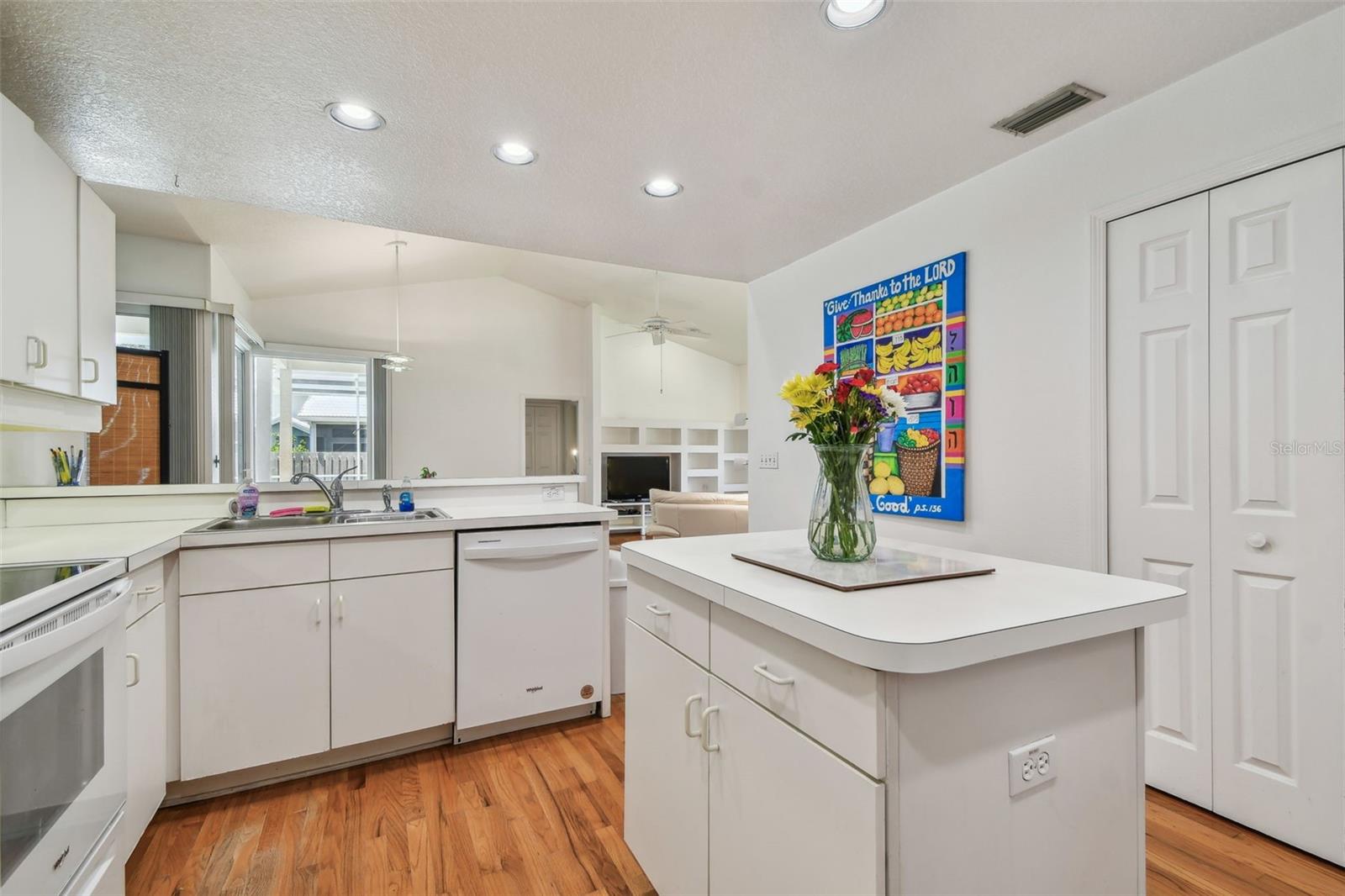 Image 40 of 82 For 5001 Queen Palm Terrace Ne