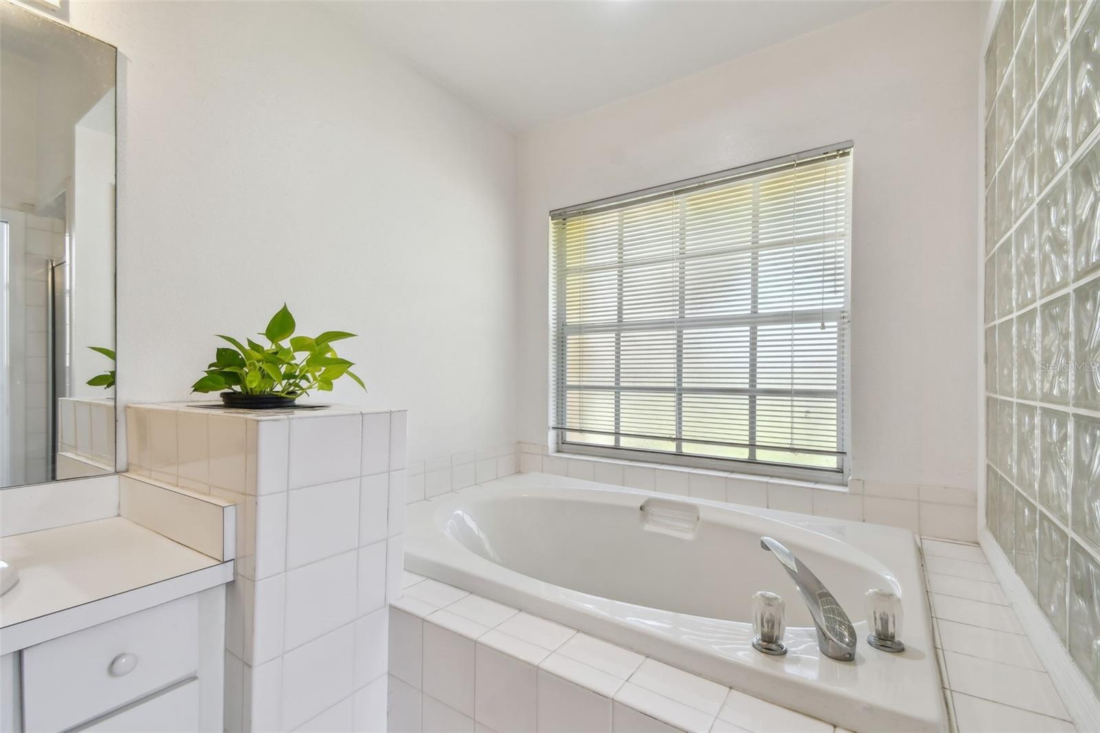 Image 58 of 82 For 5001 Queen Palm Terrace Ne