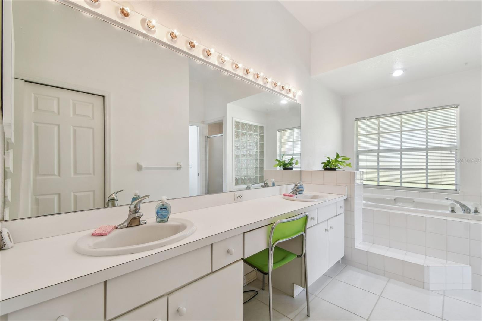 Image 61 of 82 For 5001 Queen Palm Terrace Ne