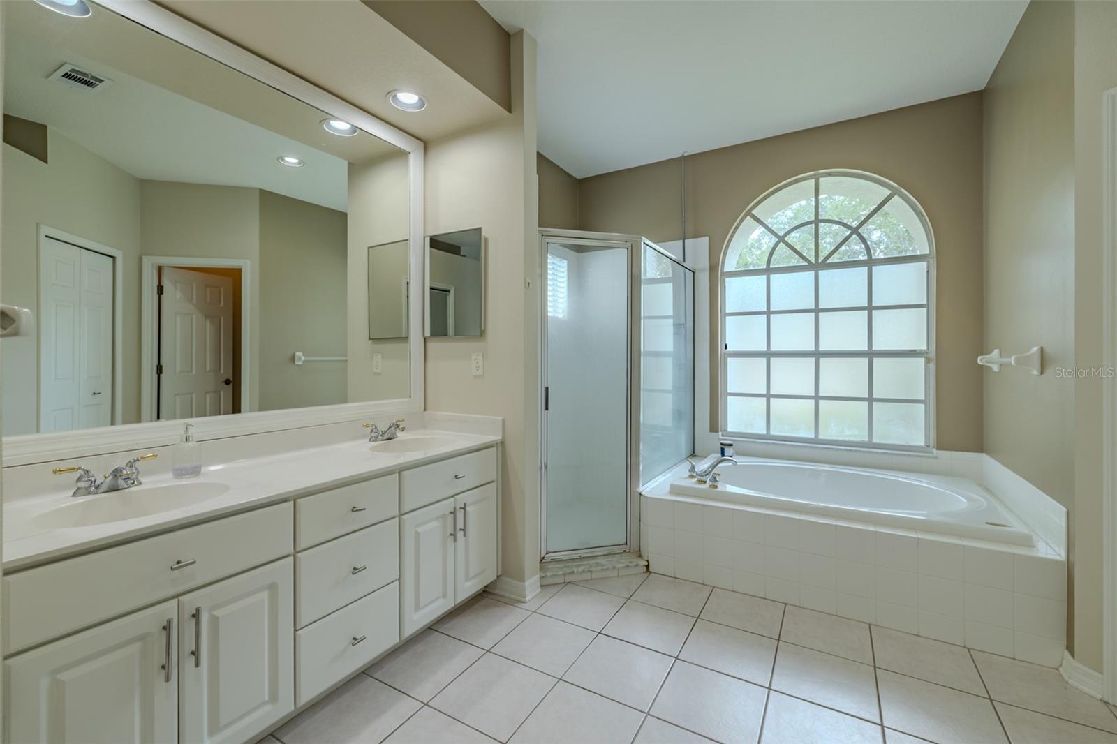 Image 11 of 39 For 4612 River Overlook Drive