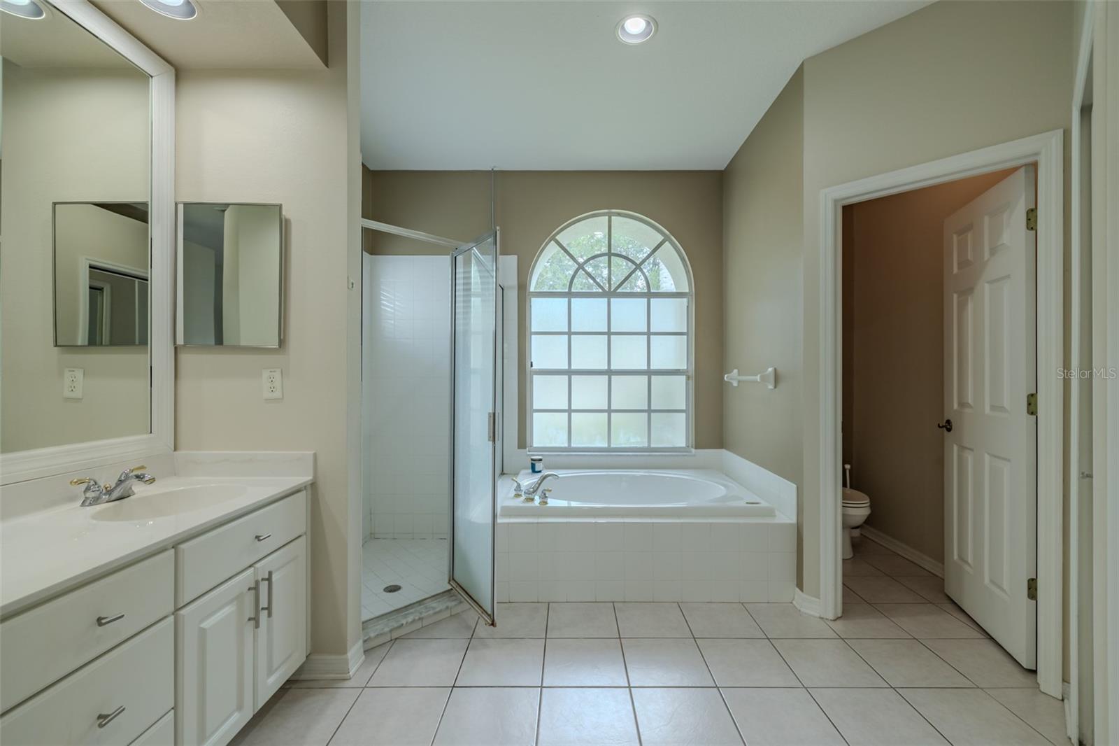 Image 12 of 39 For 4612 River Overlook Drive