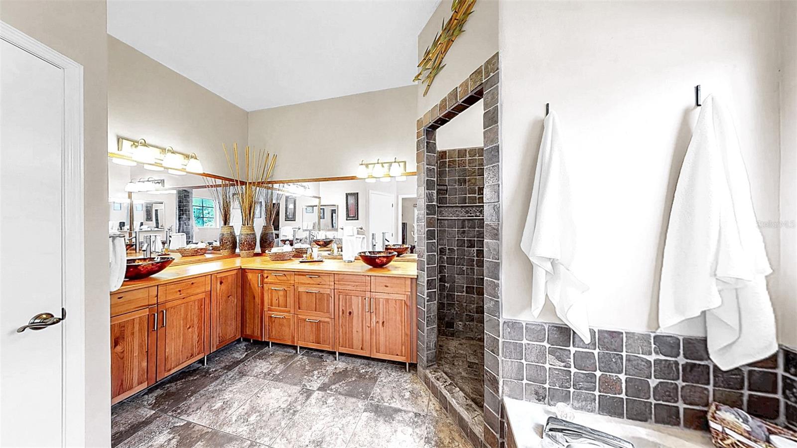 Image 32 of 48 For 9535 Norchester Circle