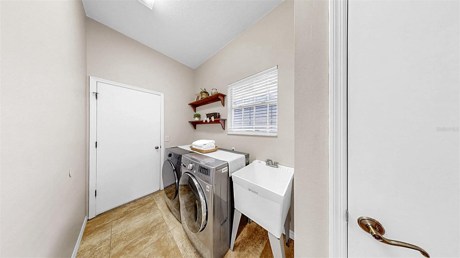 Image 40 of 48 For 9535 Norchester Circle