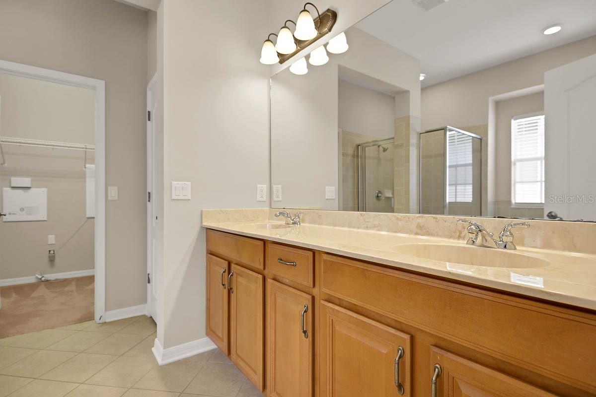Image 17 of 37 For 16205 Palmettoglen Court