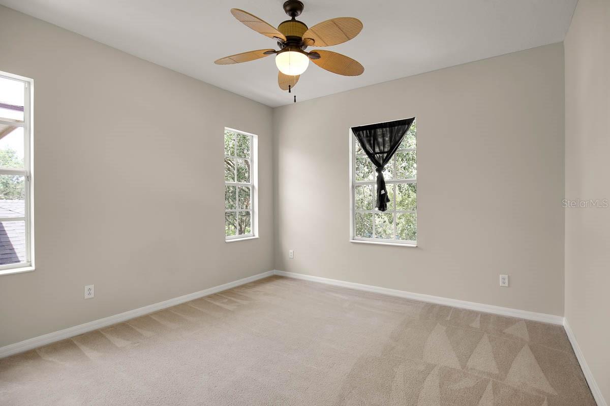 Image 21 of 37 For 16205 Palmettoglen Court