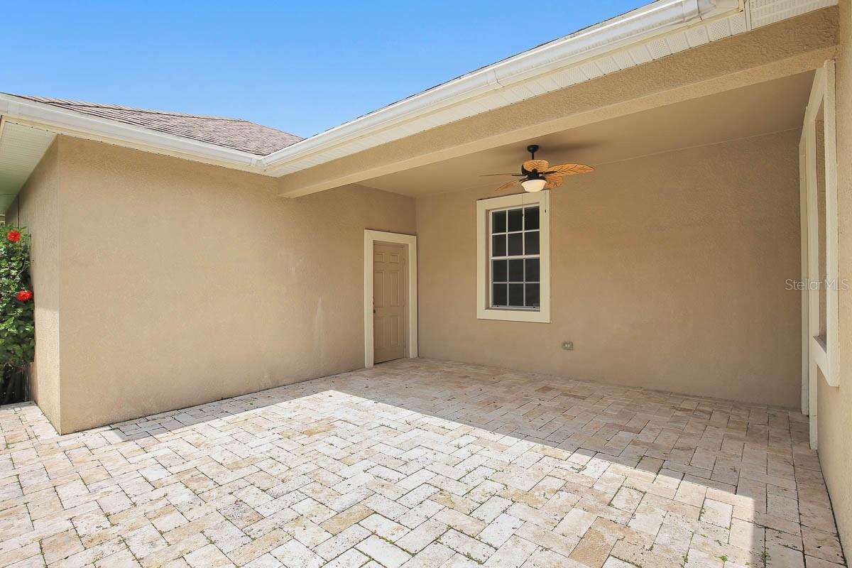 Image 25 of 37 For 16205 Palmettoglen Court
