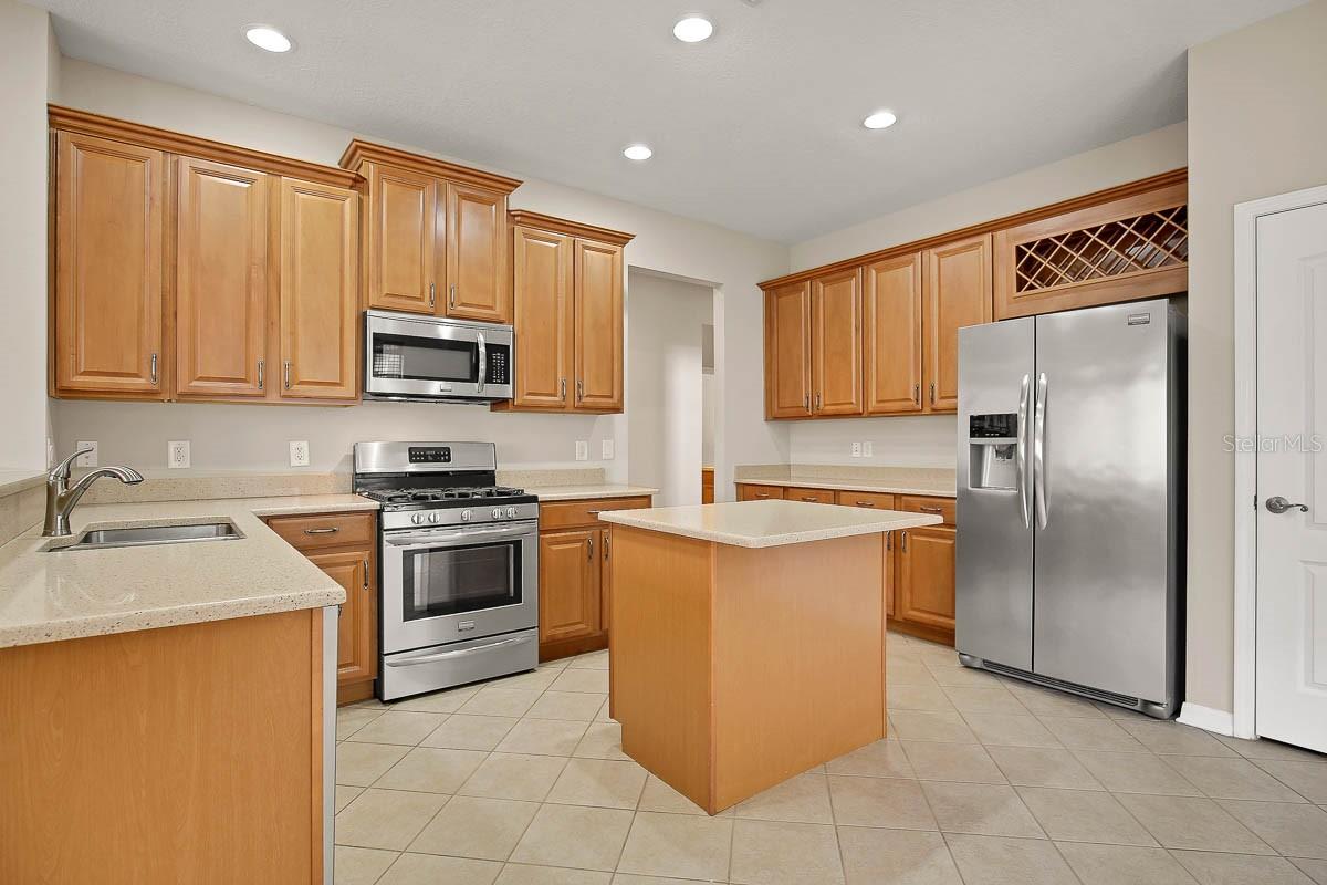 Image 3 of 37 For 16205 Palmettoglen Court