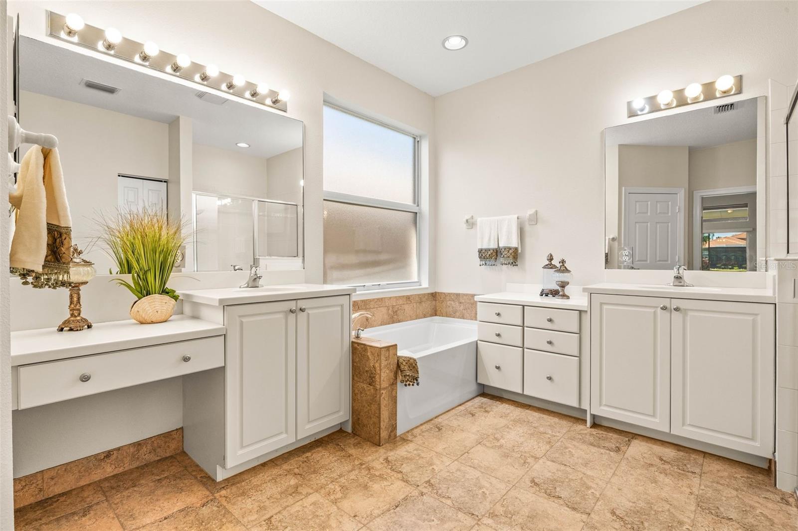 Image 26 of 44 For 4949 Sandy Brook Cir