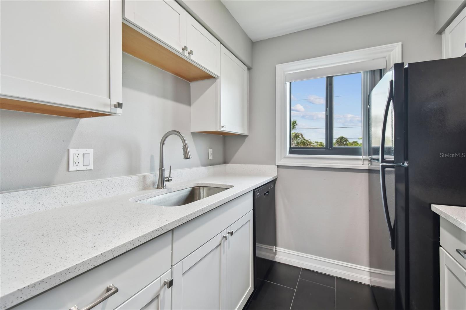 Image 11 of 55 For 2942 Bay Drive 31