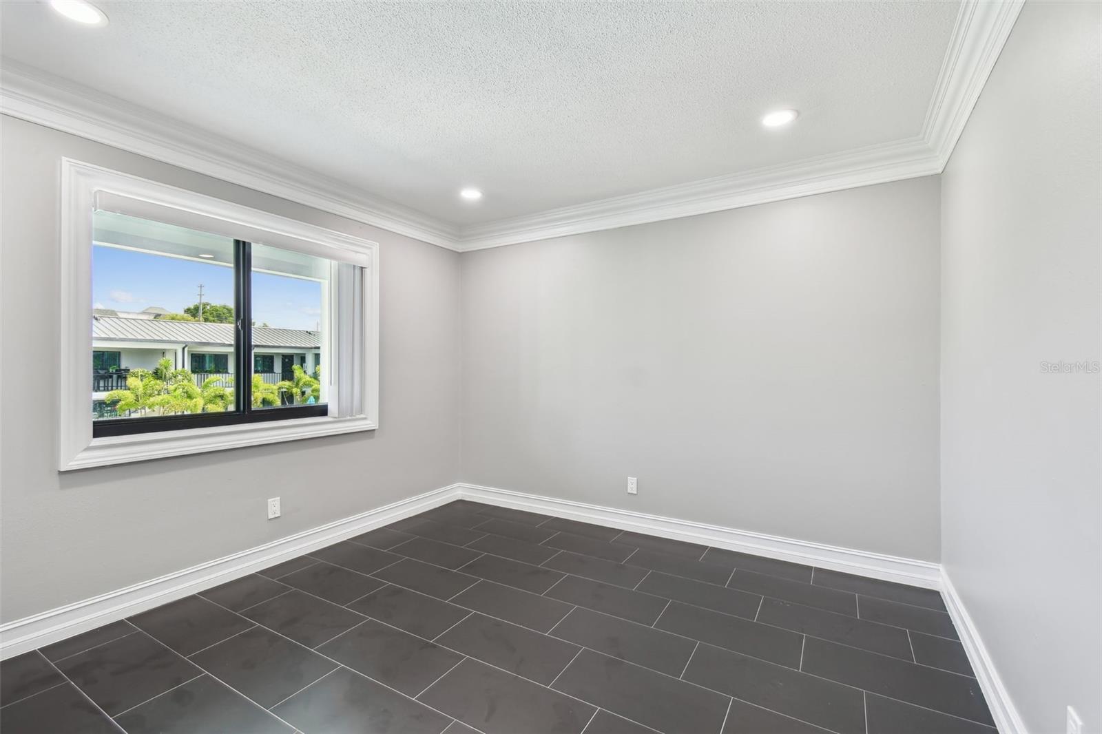 Image 16 of 55 For 2942 Bay Drive 31
