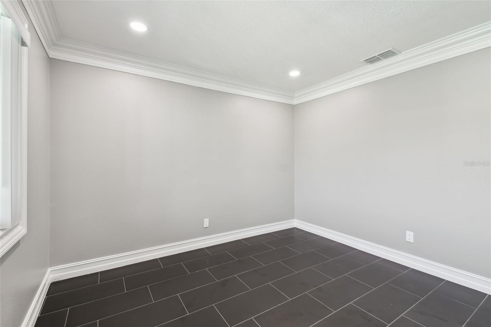 Image 17 of 55 For 2942 Bay Drive 31