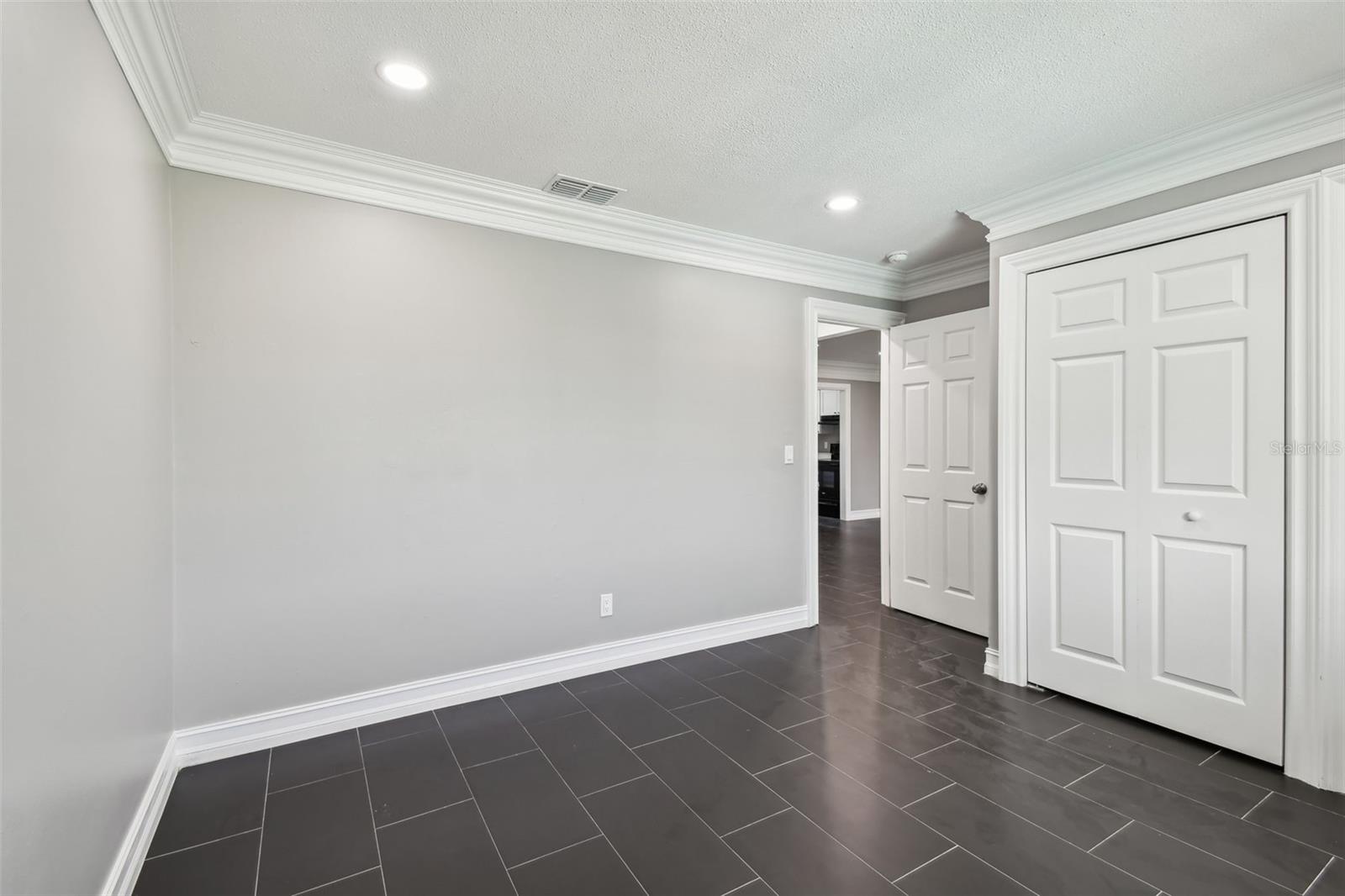 Image 18 of 55 For 2942 Bay Drive 31