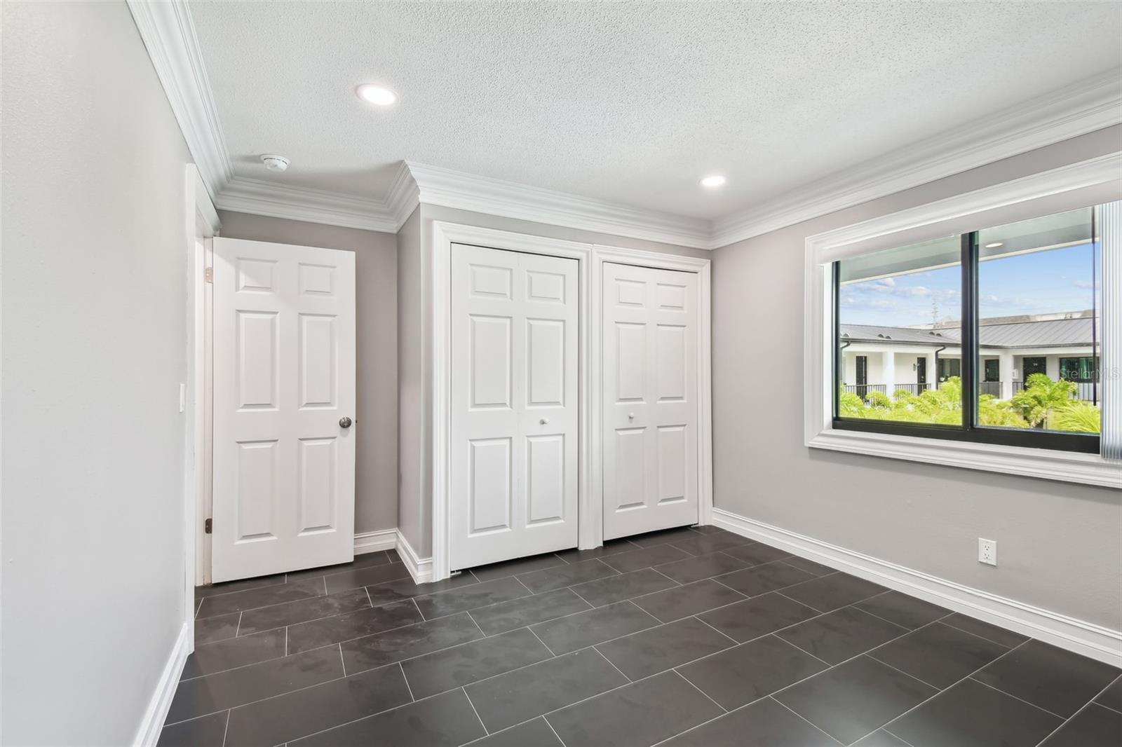 Image 19 of 55 For 2942 Bay Drive 31