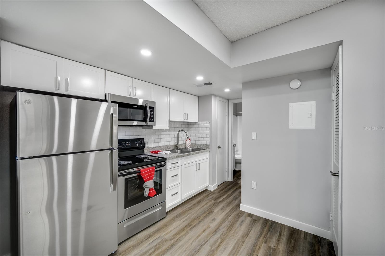 Image 6 of 10 For 2301 Sligh Avenue 27