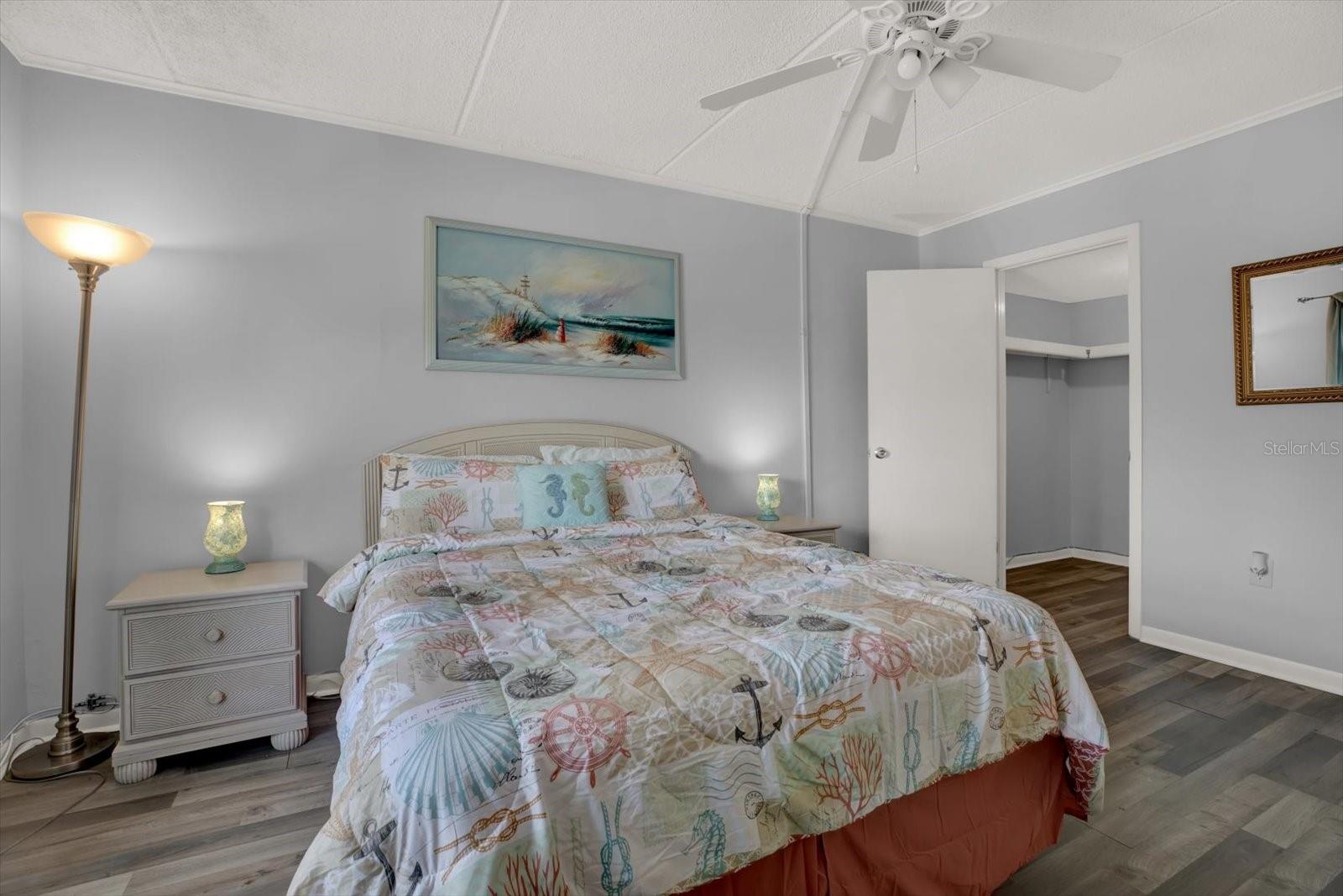 Image 13 of 37 For 12760 Indian Rocks Road 578
