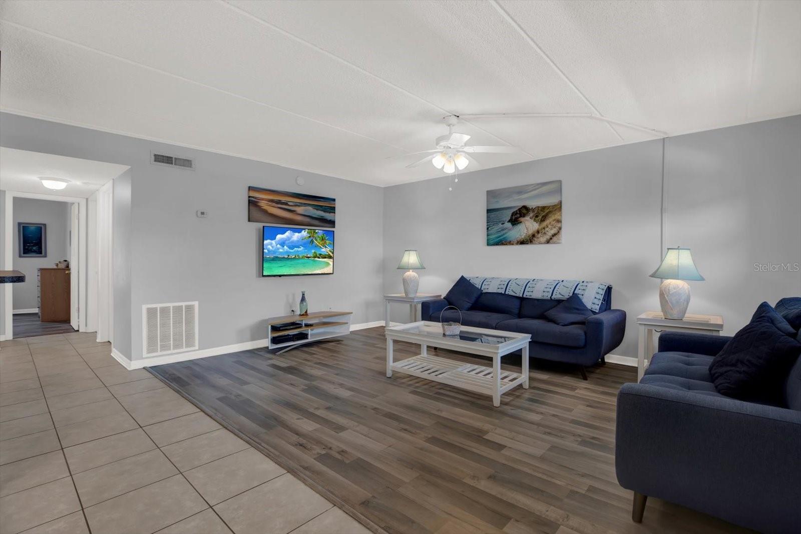 Image 3 of 37 For 12760 Indian Rocks Road 578