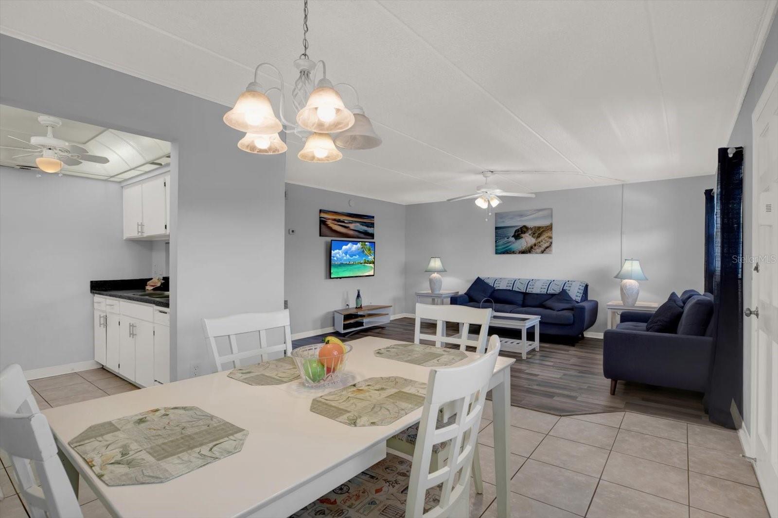 Image 5 of 37 For 12760 Indian Rocks Road 578