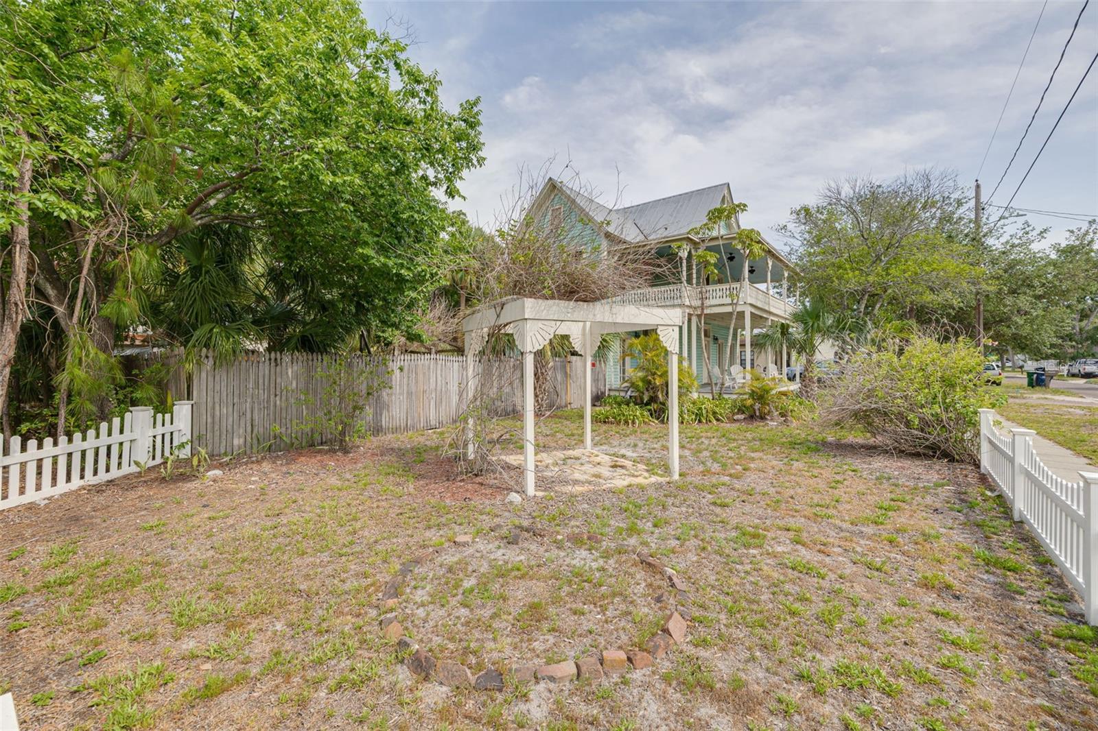 Image 4 of 42 For 6904 Fitzgerald Street