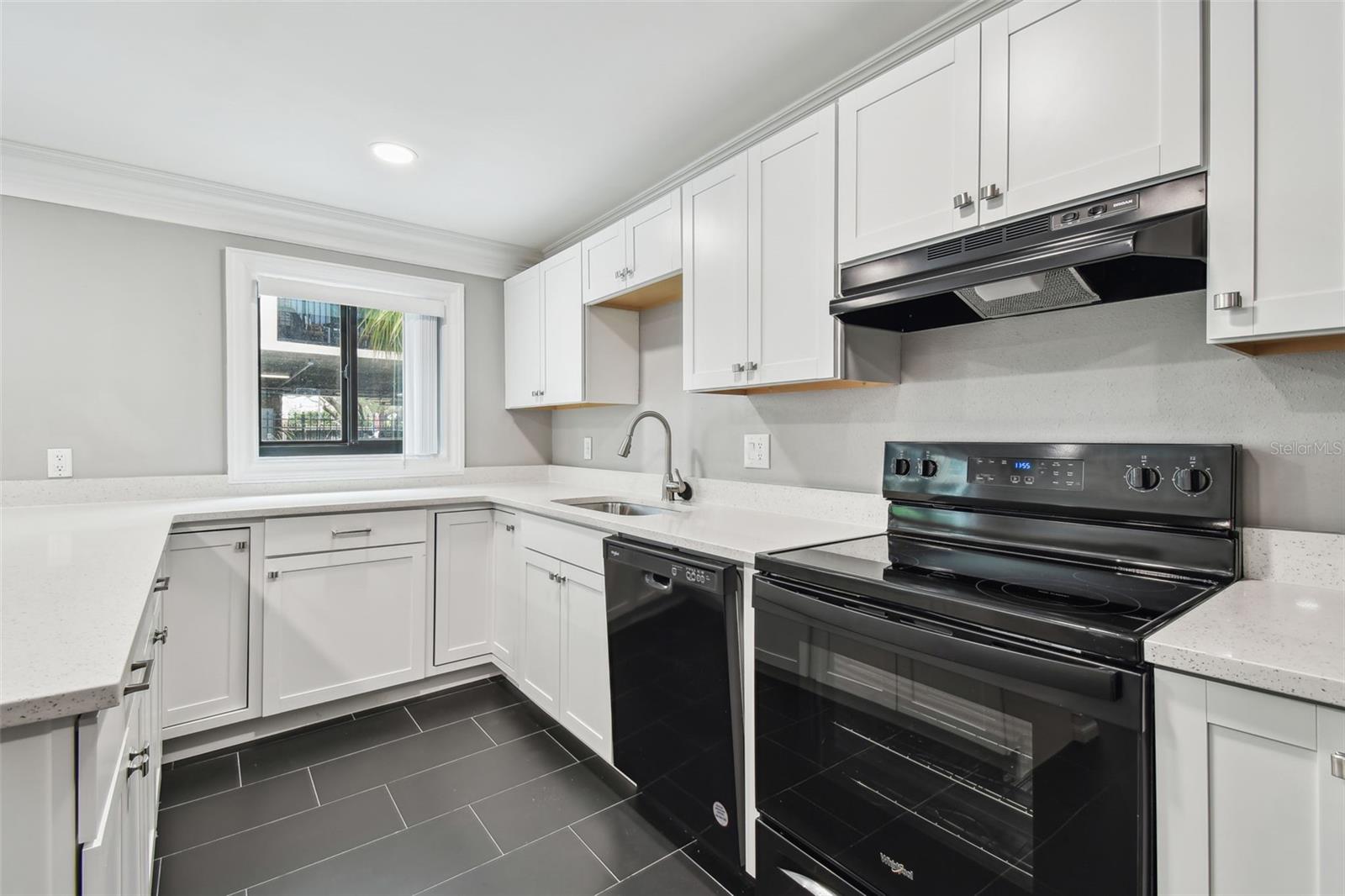 Image 12 of 54 For 2942 Bay Drive 8