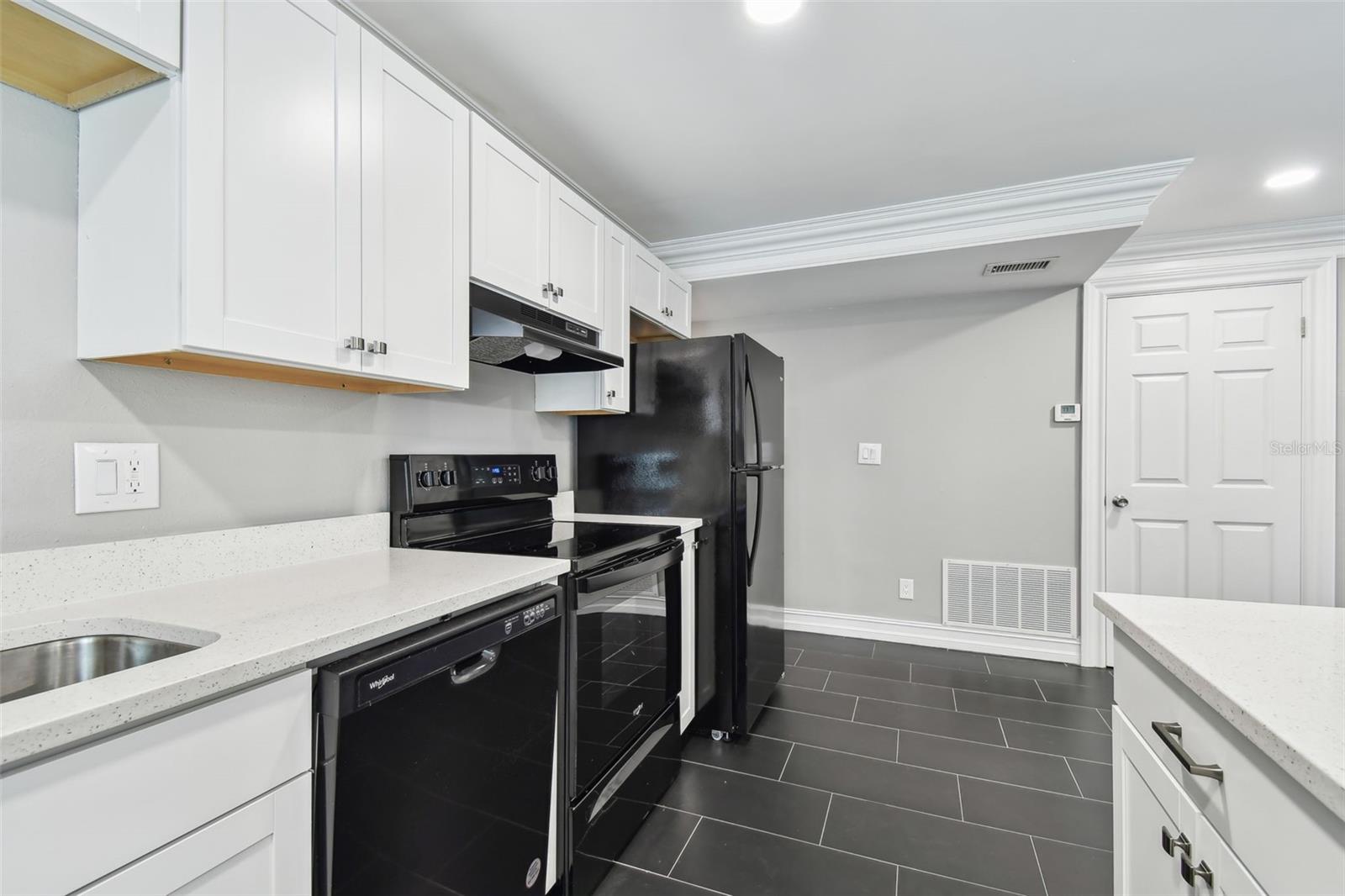 Image 14 of 54 For 2942 Bay Drive 8
