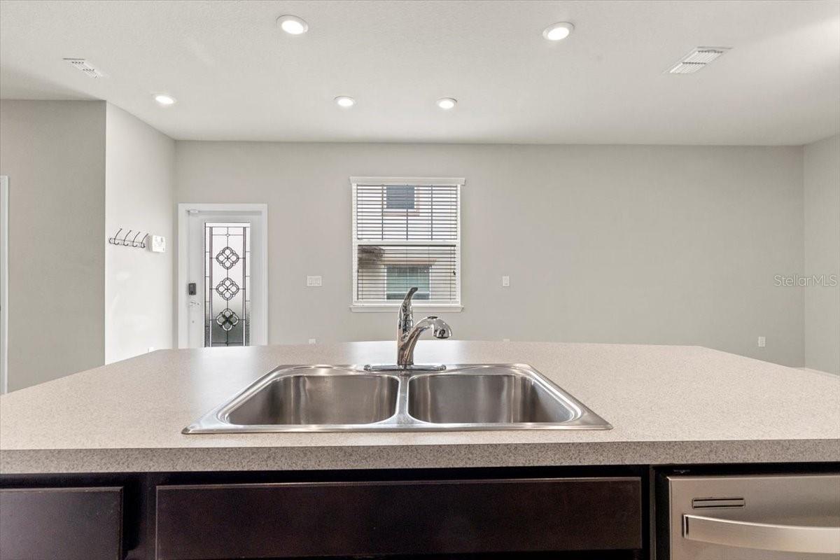 Listing photo id 8 for 5344 Sylvester Loop